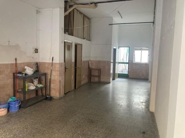 Erhverv til leje i Sevilla by med garage - € 900 (Ref: 9846300)