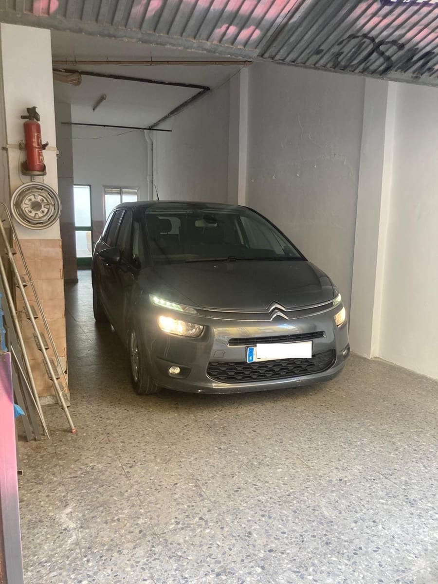 Erhverv til leje i Sevilla by med garage - € 900 (Ref: 9846300)