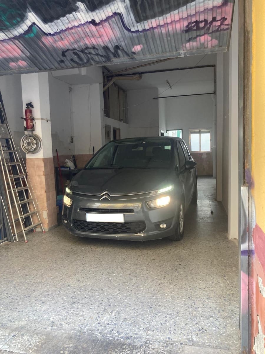 Erhverv til leje i Sevilla by med garage - € 900 (Ref: 9846300)