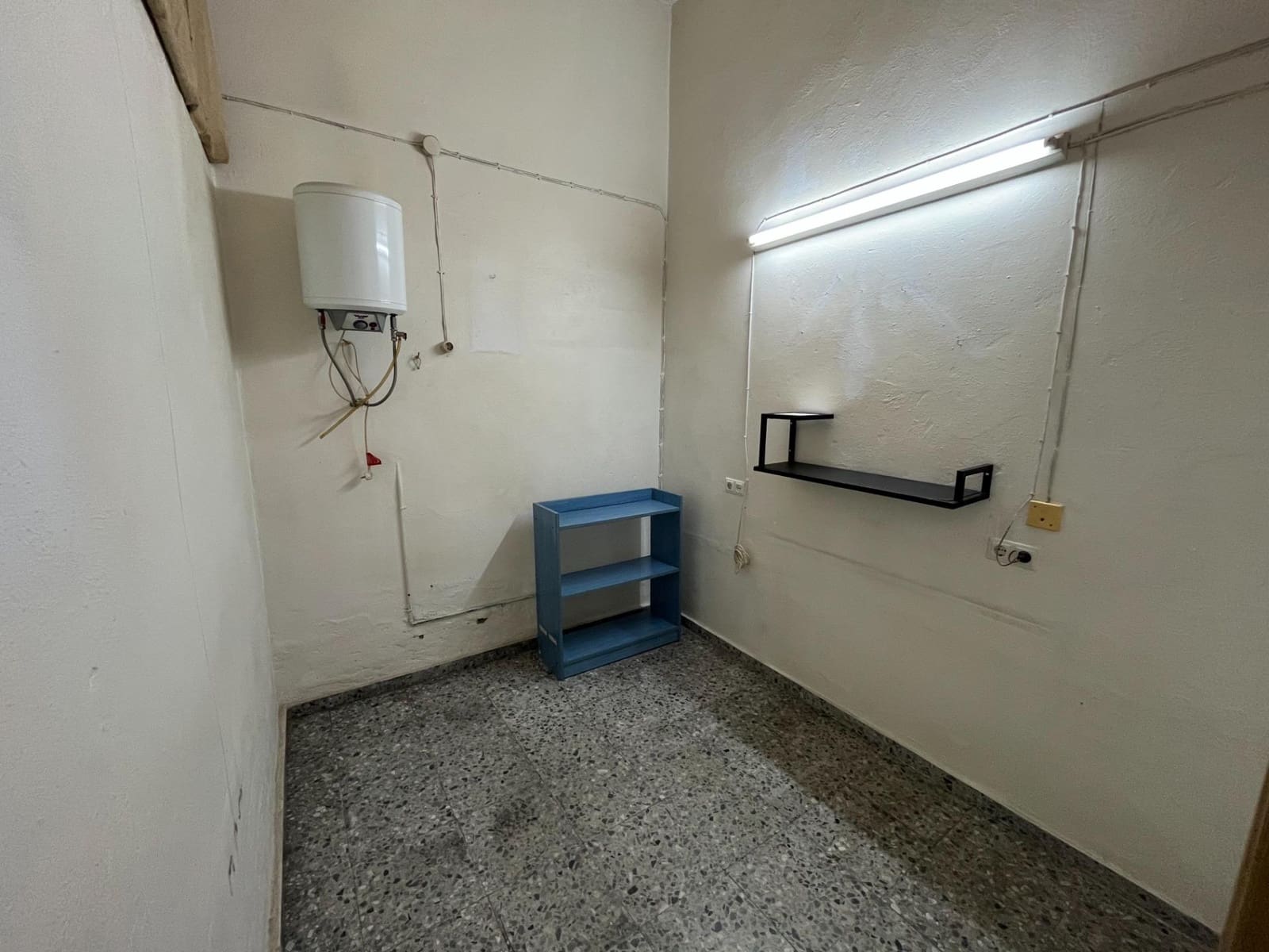 Erhverv til leje i Sevilla by med garage - € 900 (Ref: 9846300)