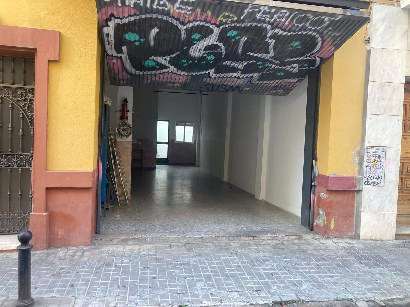 Erhverv til leje i Sevilla by med garage - € 900 (Ref: 9846300)