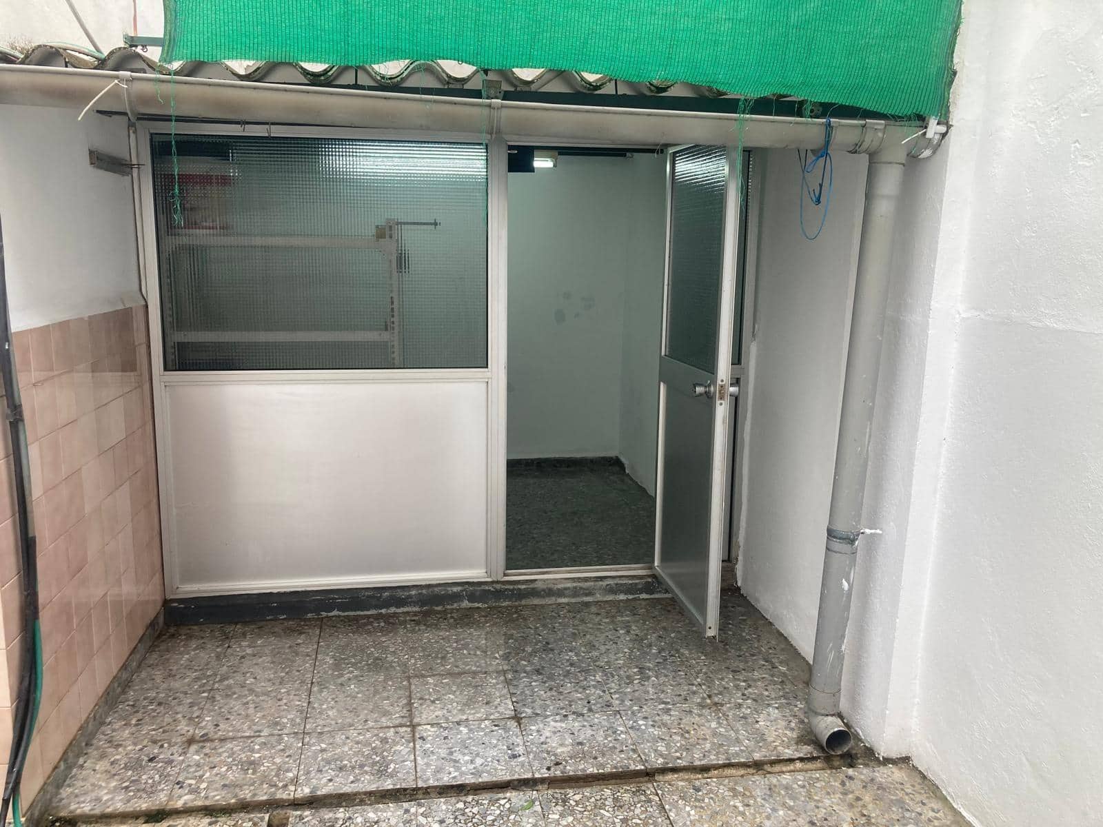 Erhverv til leje i Sevilla by med garage - € 900 (Ref: 9846300)