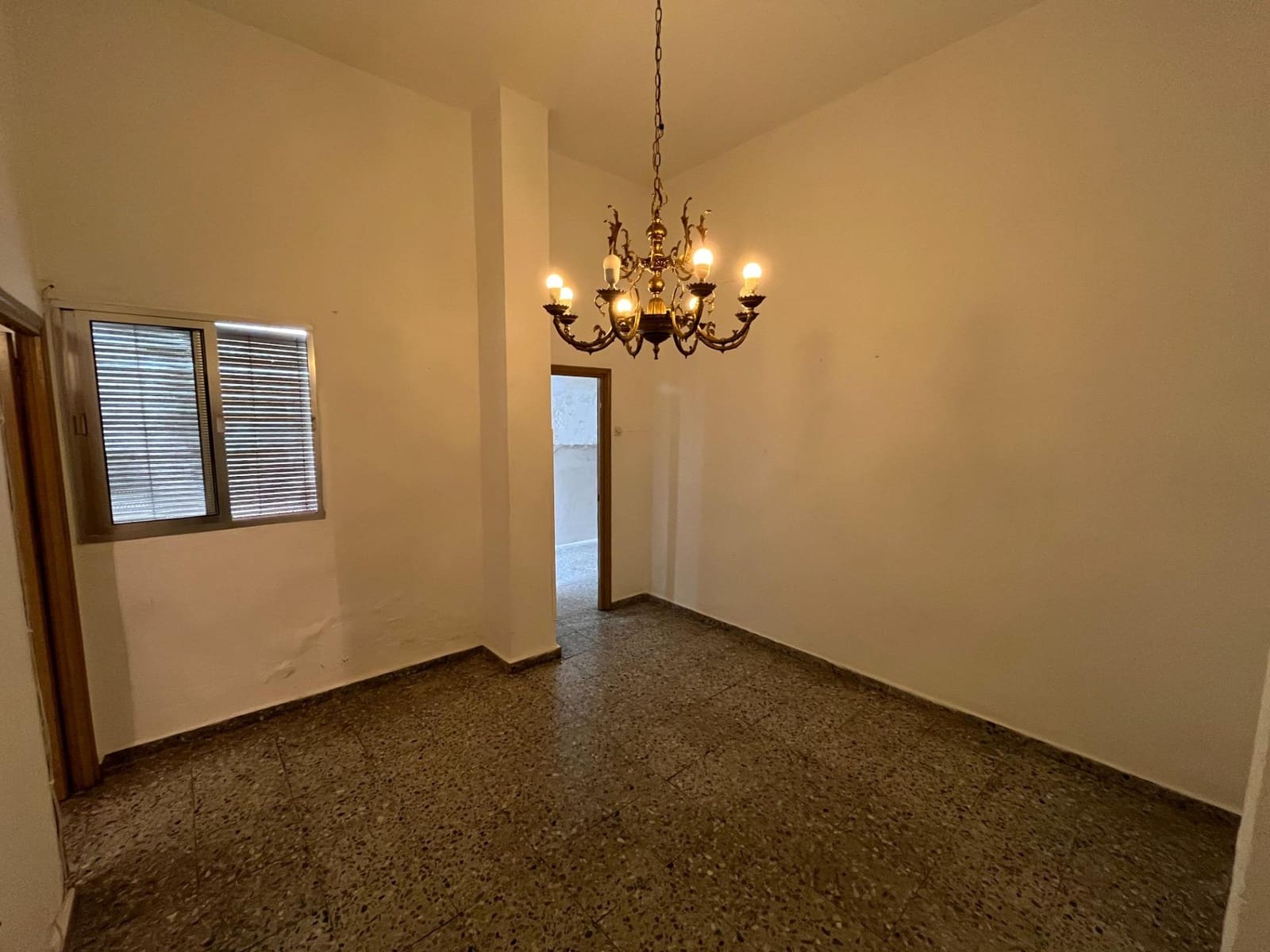Erhverv til leje i Sevilla by med garage - € 900 (Ref: 9846300)