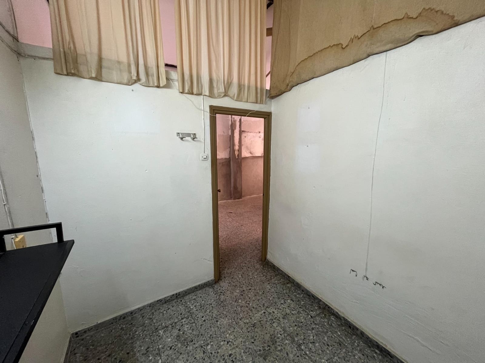 Erhverv til leje i Sevilla by med garage - € 900 (Ref: 9846300)
