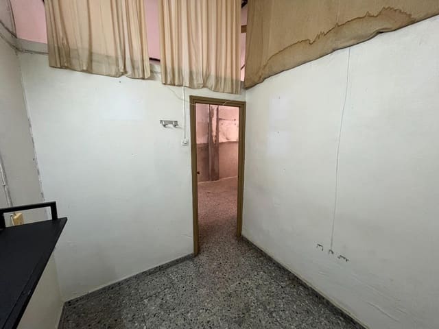 Erhverv til leje i Sevilla by med garage - € 900 (Ref: 9846300)