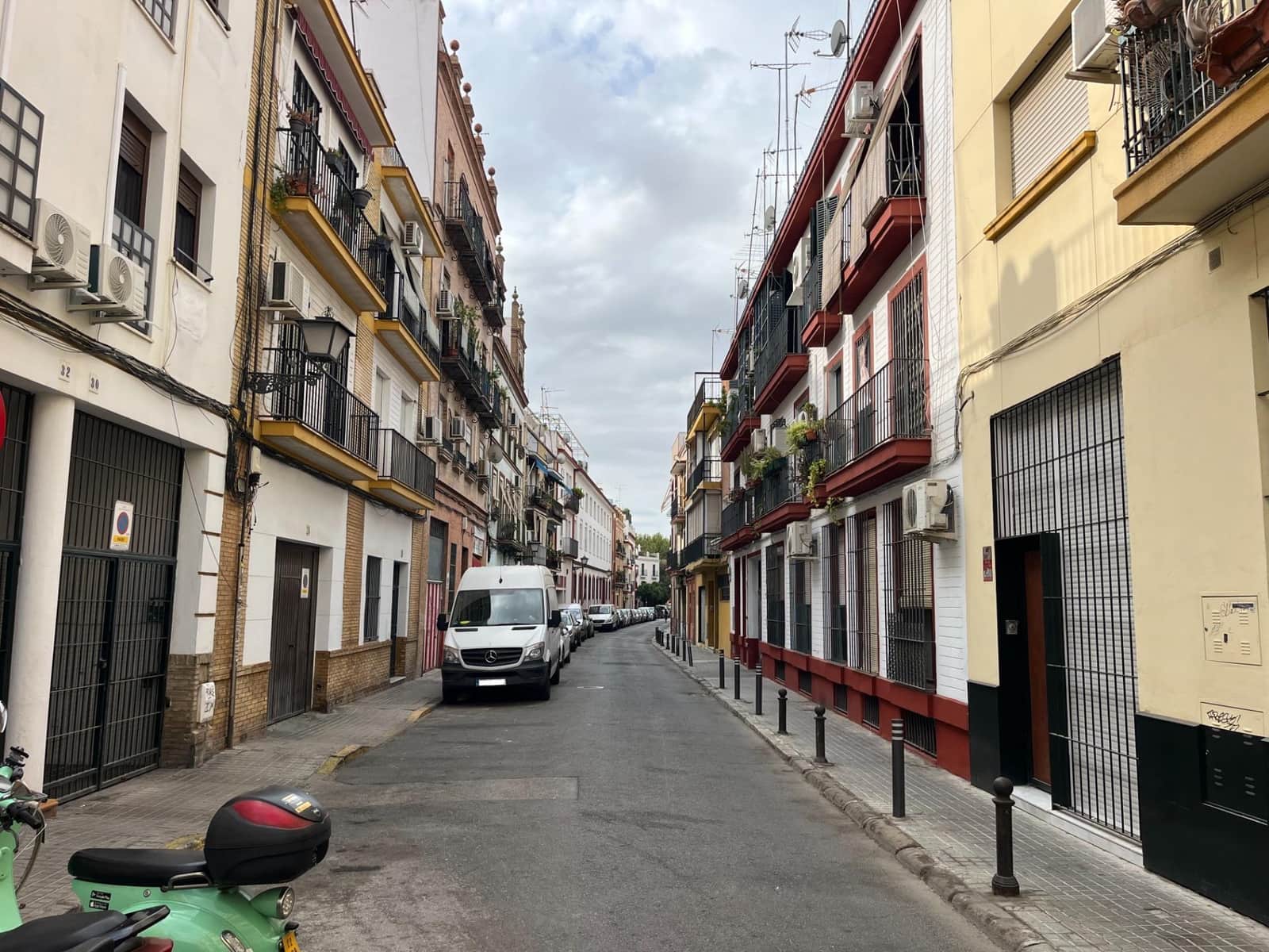 Erhverv til leje i Sevilla by med garage - € 900 (Ref: 9846300)