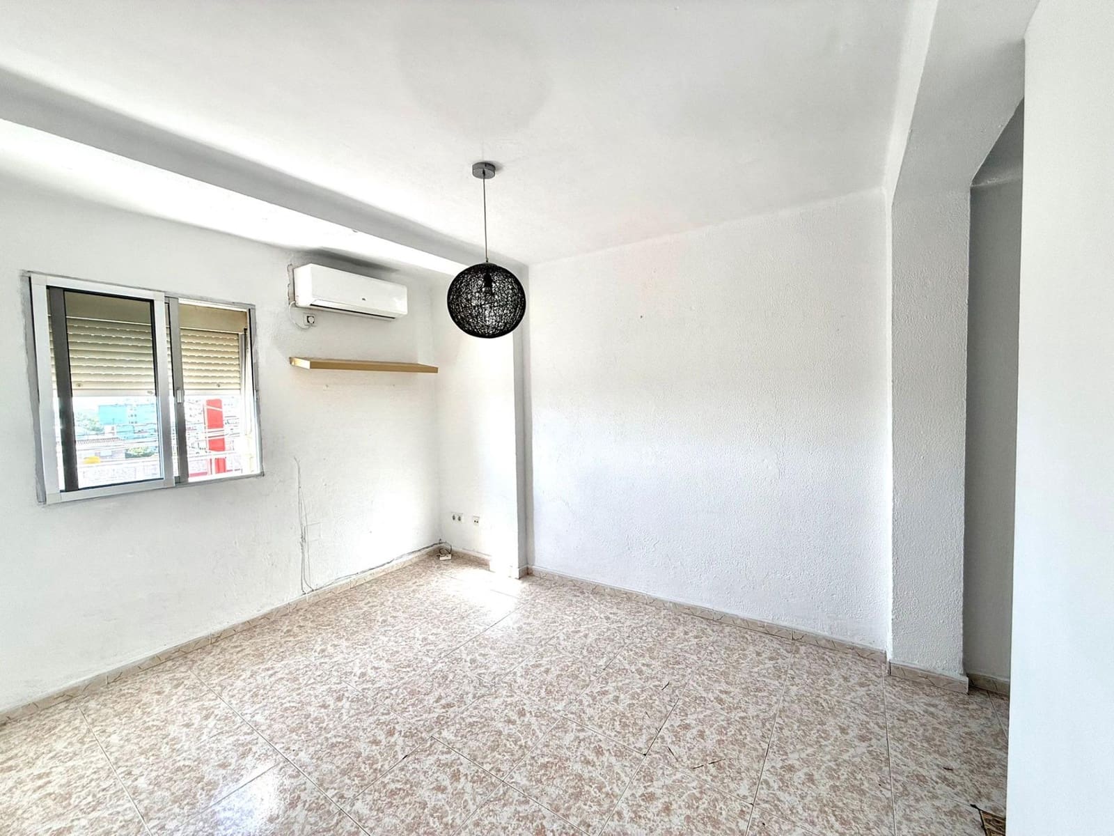 3 bedroom Flat for sale in San Juan de Aznalfarache - € 99,000 (Ref: 9849449)