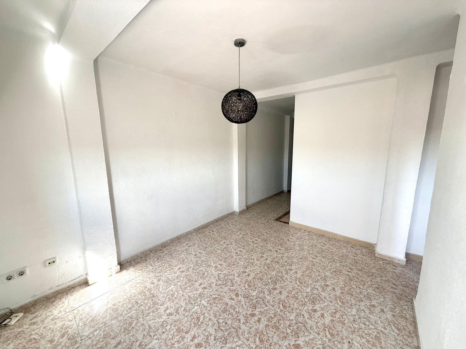 3 bedroom Flat for sale in San Juan de Aznalfarache - € 99,000 (Ref: 9849449)