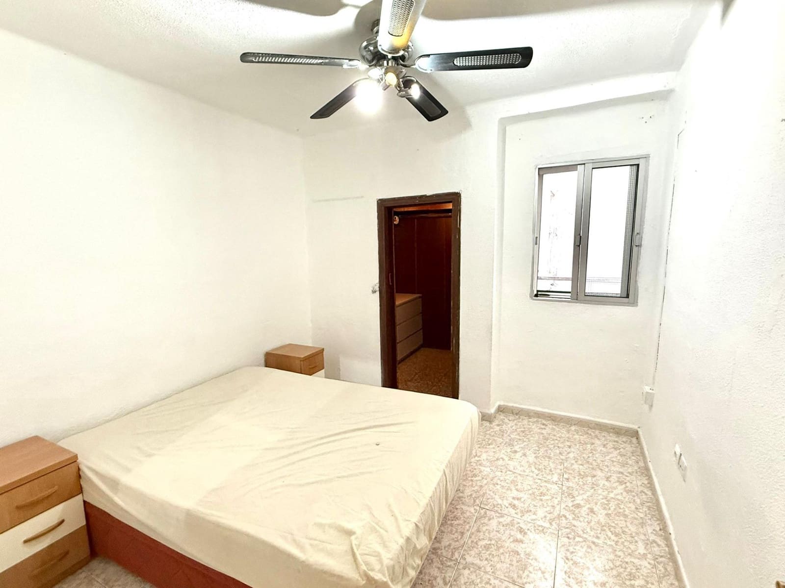 3 bedroom Flat for sale in San Juan de Aznalfarache - € 99,000 (Ref: 9849449)