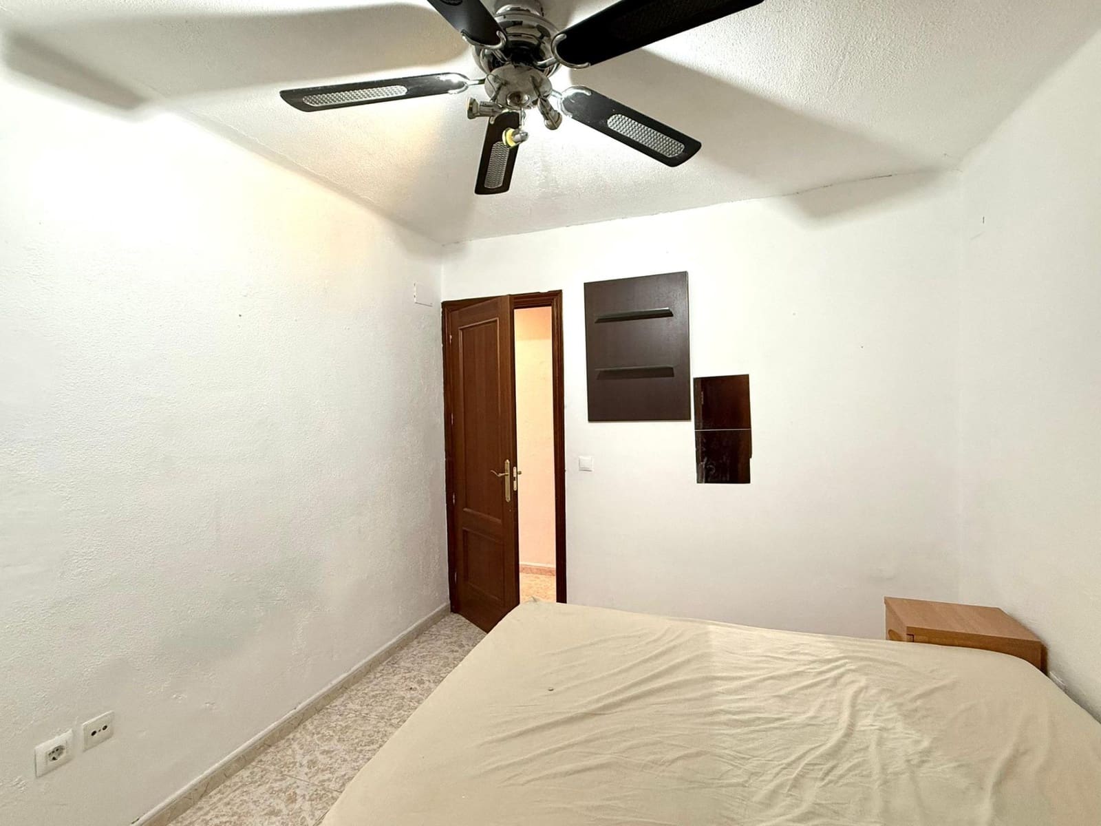 3 bedroom Flat for sale in San Juan de Aznalfarache - € 99,000 (Ref: 9849449)