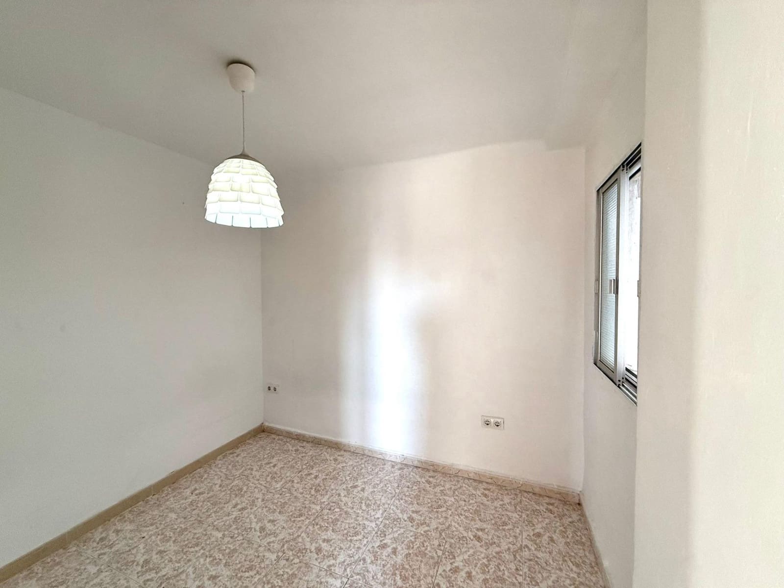 3 bedroom Flat for sale in San Juan de Aznalfarache - € 99,000 (Ref: 9849449)