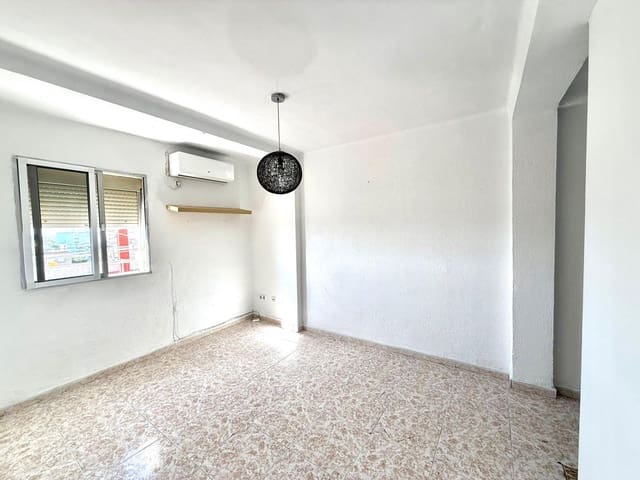 3 bedroom Flat for sale in San Juan de Aznalfarache - € 99,000 (Ref: 9849449)