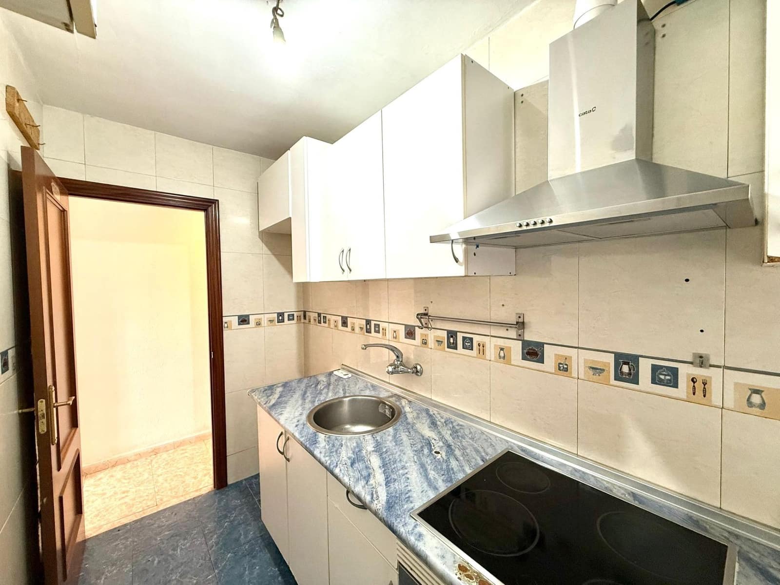 3 bedroom Flat for sale in San Juan de Aznalfarache - € 99,000 (Ref: 9849449)