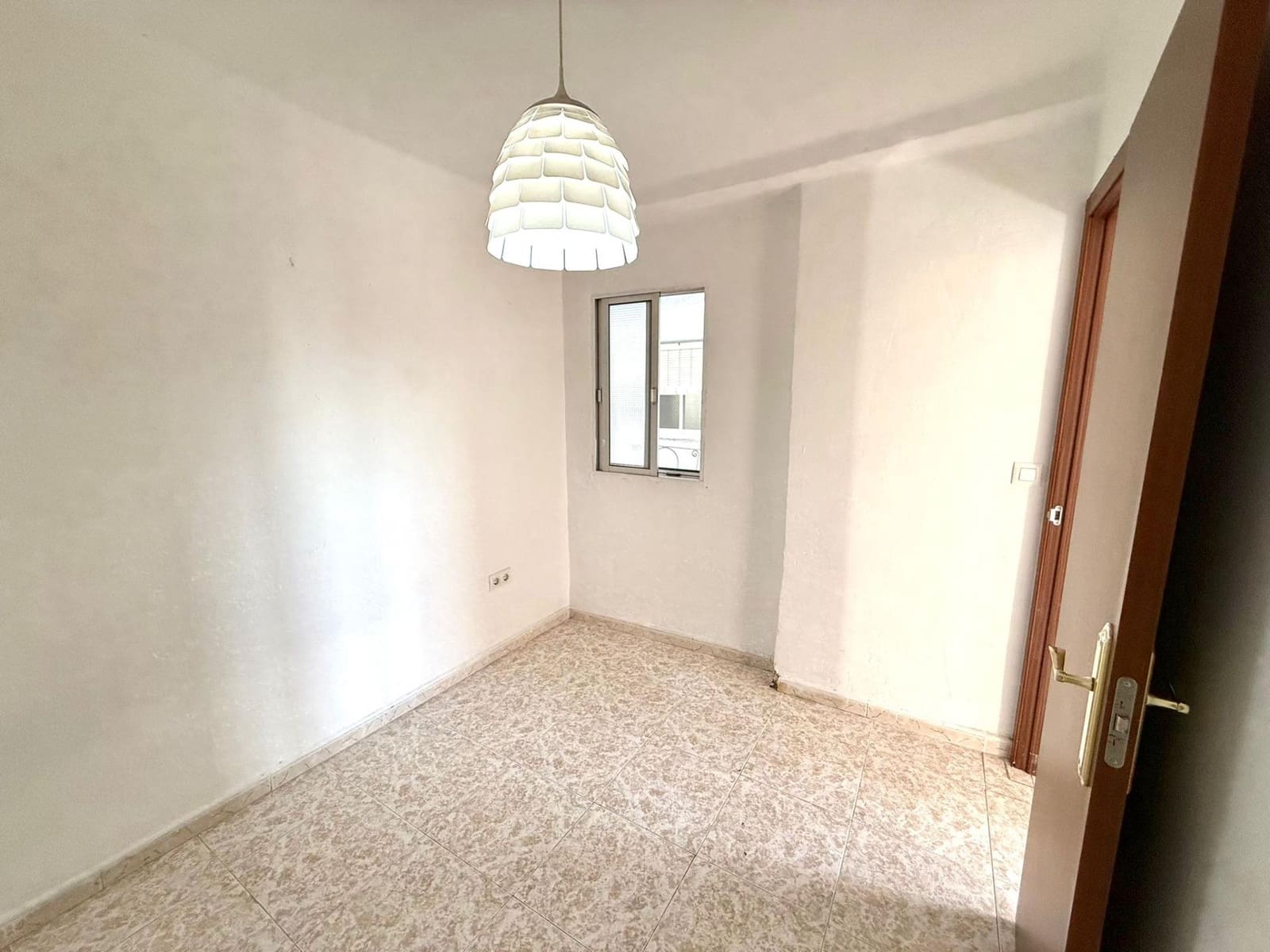 3 bedroom Flat for sale in San Juan de Aznalfarache - € 99,000 (Ref: 9849449)