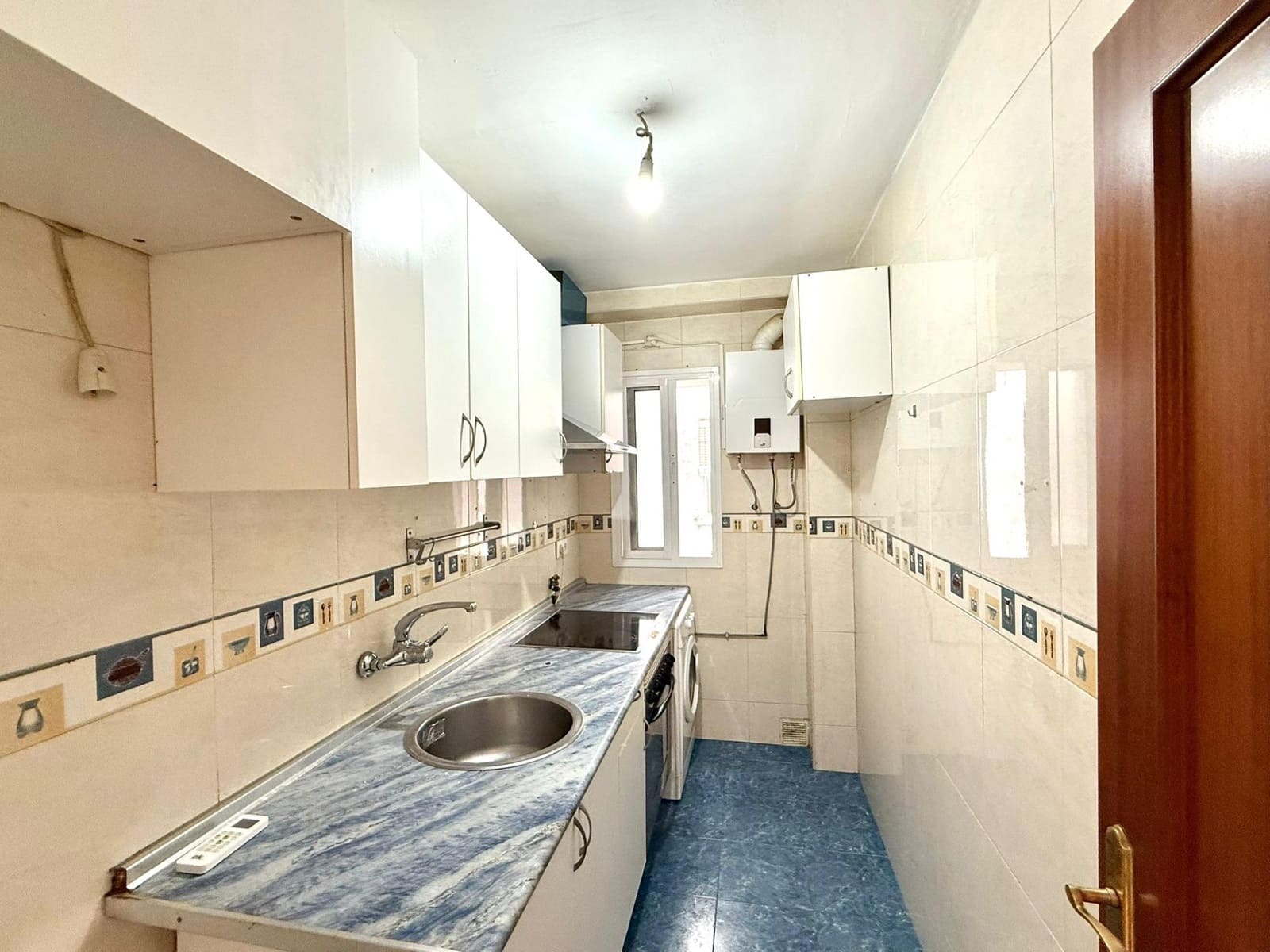 3 bedroom Flat for sale in San Juan de Aznalfarache - € 99,000 (Ref: 9849449)