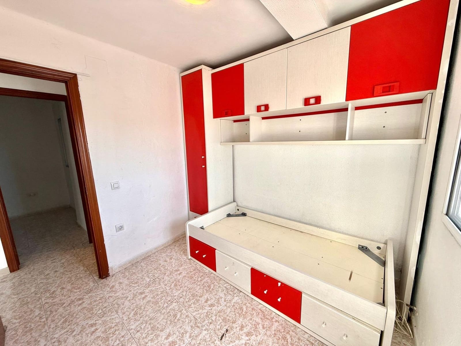3 bedroom Flat for sale in San Juan de Aznalfarache - € 99,000 (Ref: 9849449)