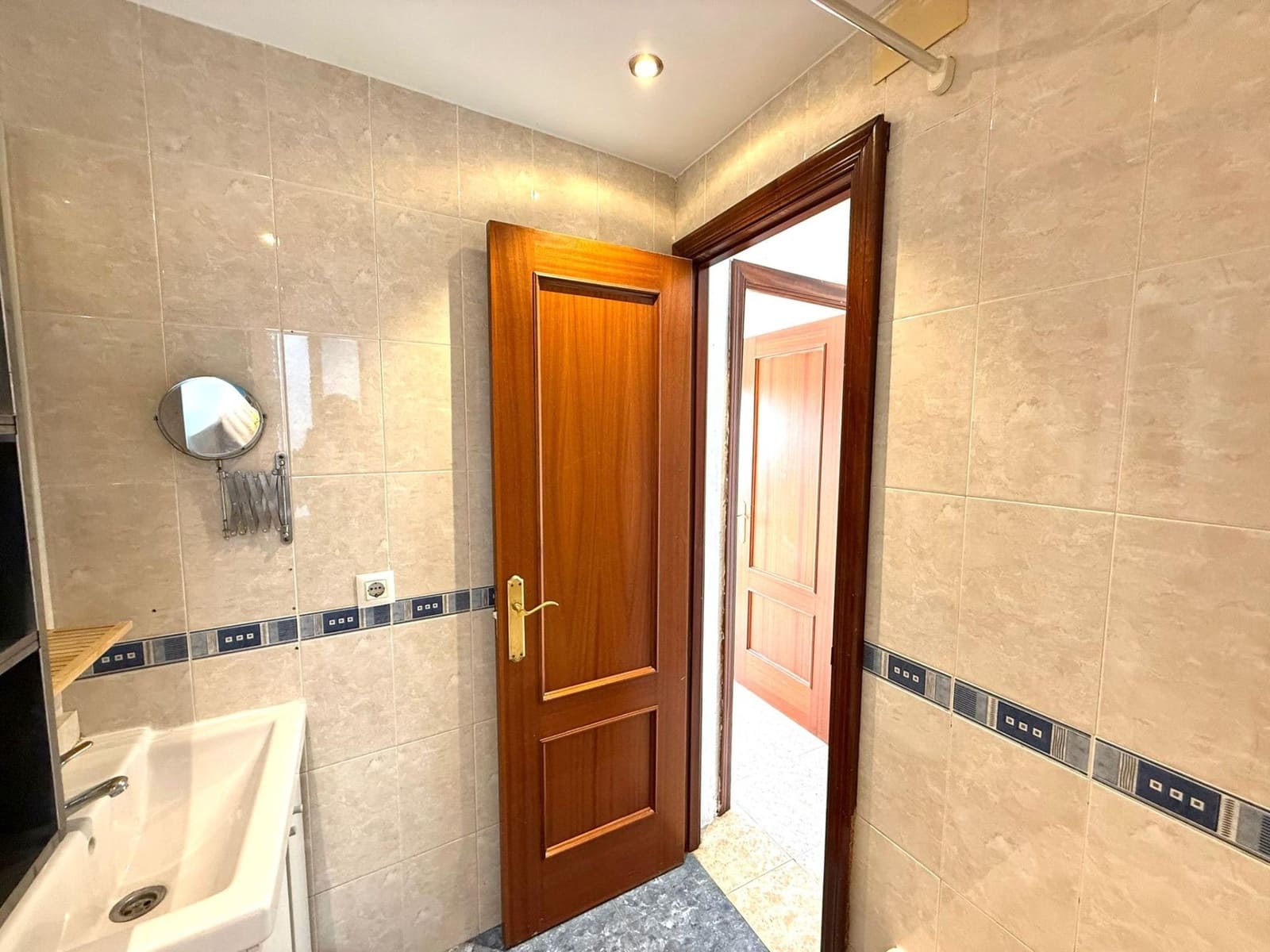 3 bedroom Flat for sale in San Juan de Aznalfarache - € 99,000 (Ref: 9849449)