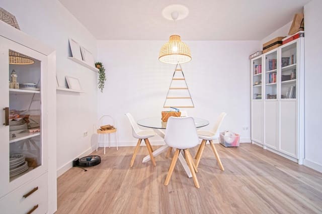 4 soveværelse Rækkehus til salg i Montequinto, Dos Hermanas med swimmingpool garage - € 348.228 (Ref: 9861928)