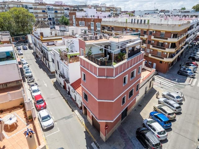 4 soverom Rekkehus til salgs i Sevilla by med garasje - € 749 000 (Ref: 9861929)