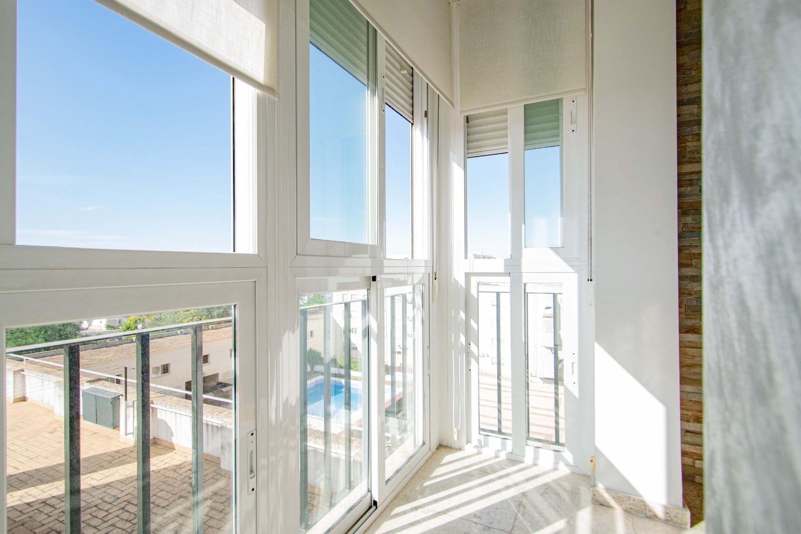 3 bedroom Flat for sale in Seville city with pool garage - € 258,000 (Ref: 9861930)
