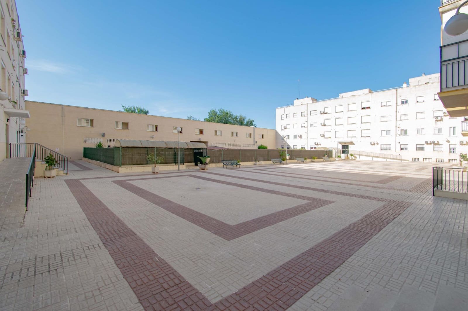 3 bedroom Flat for sale in Seville city with pool garage - € 258,000 (Ref: 9861930)