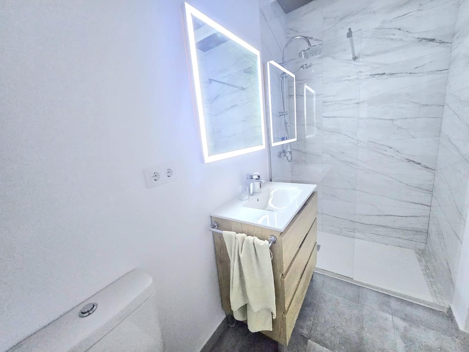 1 quarto Apartamento para arrendar em Sevilha cidade - 1 200 € (Ref: 9867078)