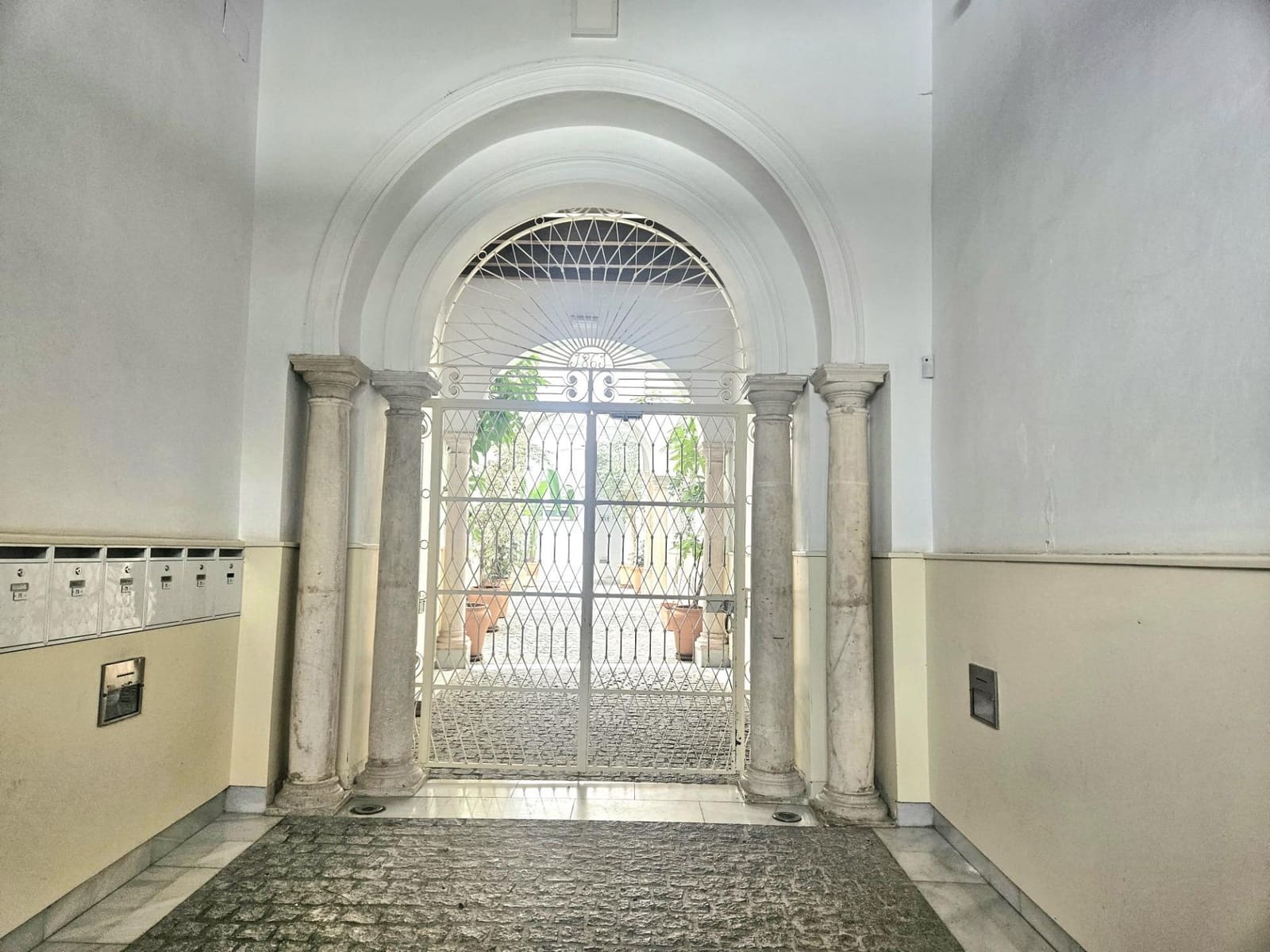 1 quarto Apartamento para arrendar em Sevilha cidade - 1 200 € (Ref: 9867078)