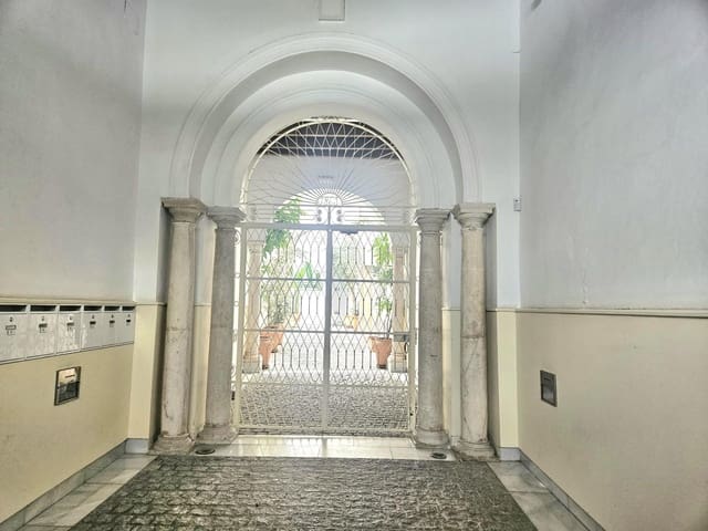 1 sovrum Lägenhet att hyra i Sevilla stad - 1 200 € (Ref: 9867078)