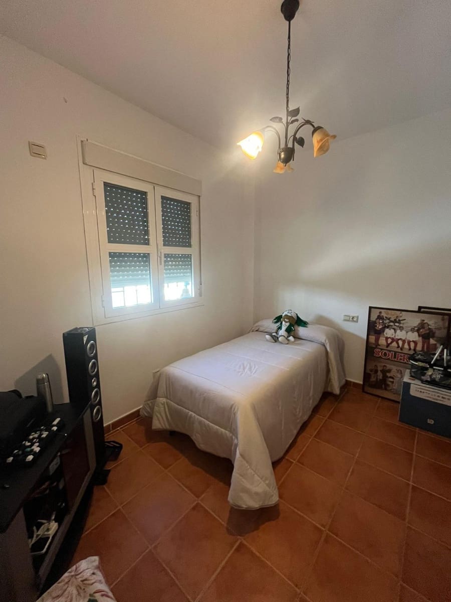 3 slaapkamer Villa te koop in Pilas - € 250.000 (Ref: 9868659)