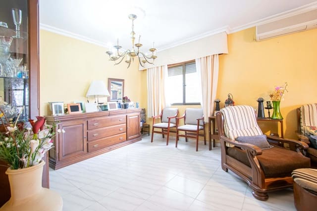 5 slaapkamer Villa te koop in Montequinto, Dos Hermanas - € 650.000 (Ref: 9868660)