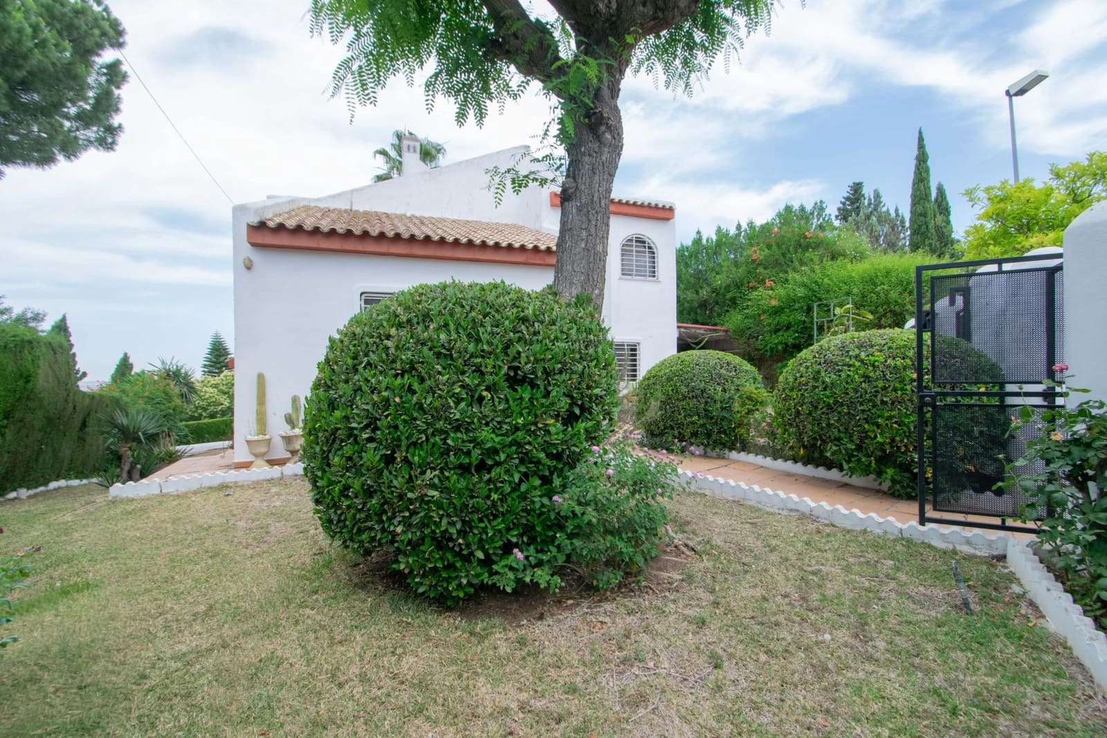 5 slaapkamer Villa te koop in Montequinto - € 650.000 (Ref: 9868660)