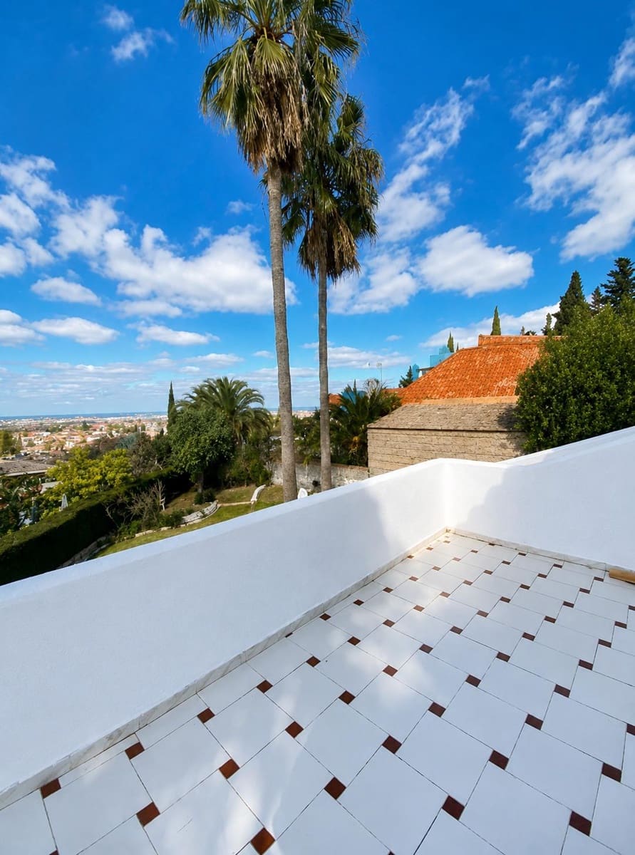 5 slaapkamer Villa te koop in Montequinto - € 635.000 (Ref: 9868660)