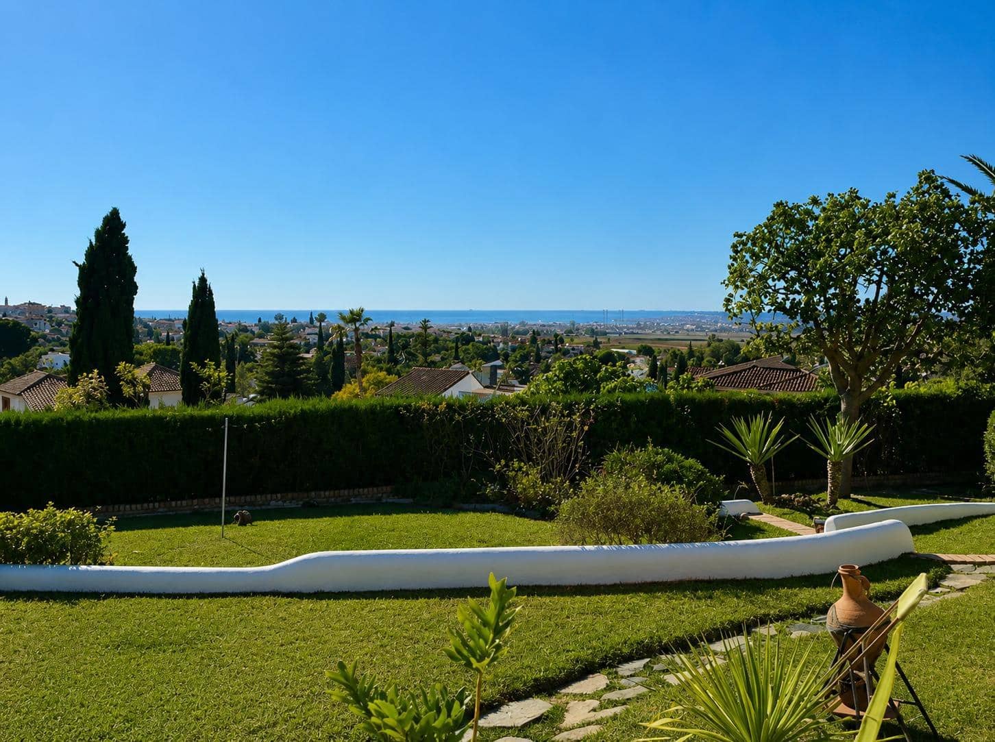 5 slaapkamer Villa te koop in Montequinto - € 635.000 (Ref: 9868660)