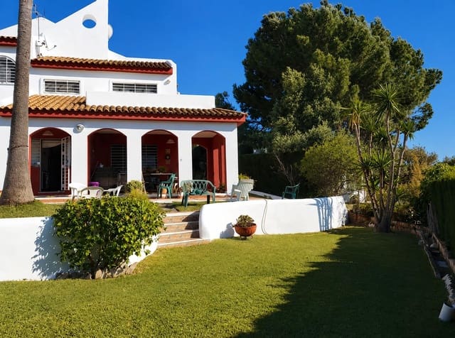 5 soveværelse Villa til salg i Montequinto, Dos Hermanas - € 650.000 (Ref: 9868660)