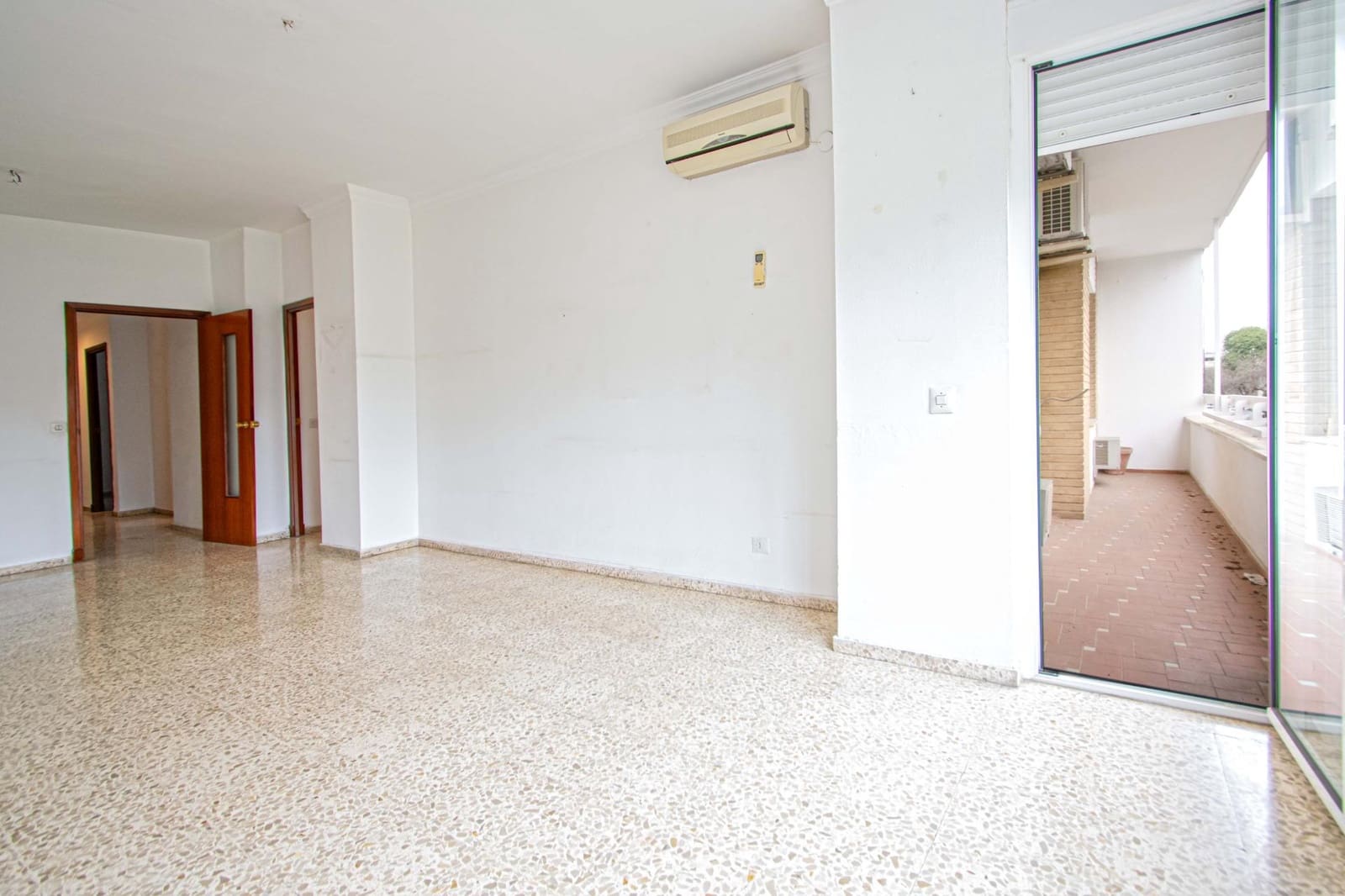 Piso de 4 habitaciones en Sevilla ciudad en venta - 370.000 € (Ref: 9873580)