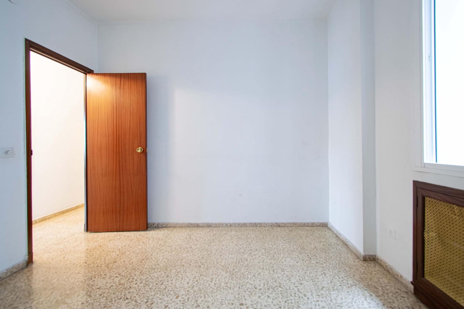 Piso de 4 habitaciones en Sevilla ciudad en venta - 370.000 € (Ref: 9873580)