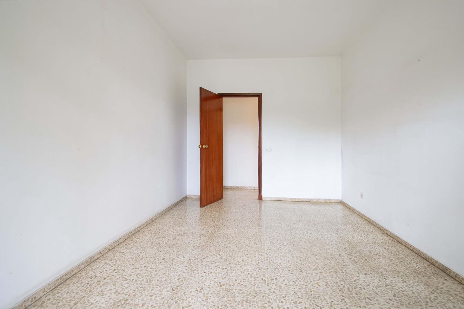 Piso de 4 habitaciones en Sevilla ciudad en venta - 370.000 € (Ref: 9873580)