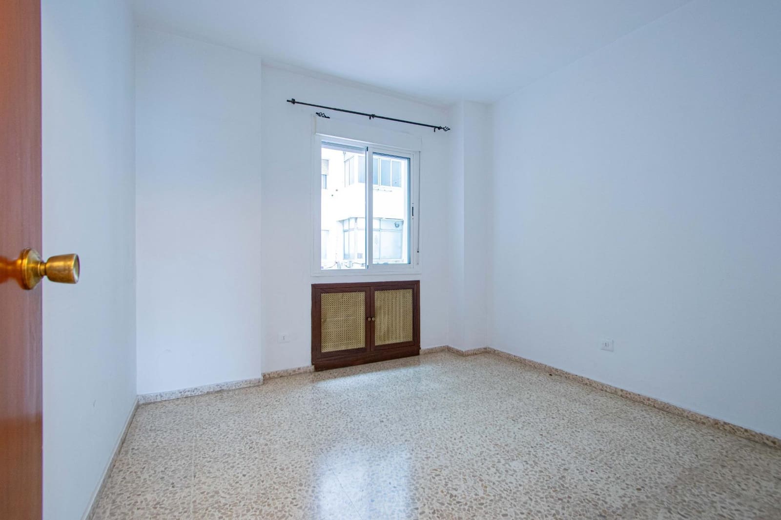 Piso de 4 habitaciones en Sevilla ciudad en venta - 370.000 € (Ref: 9873580)
