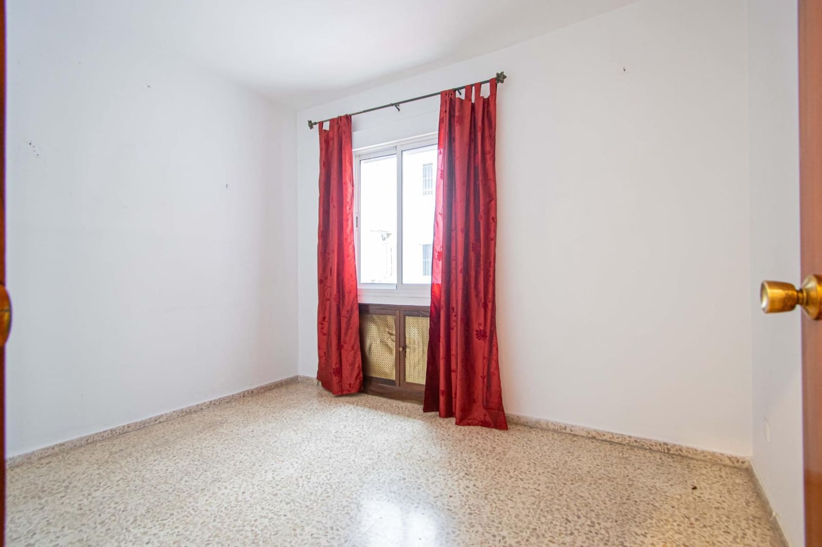Piso de 4 habitaciones en Sevilla ciudad en venta - 370.000 € (Ref: 9873580)