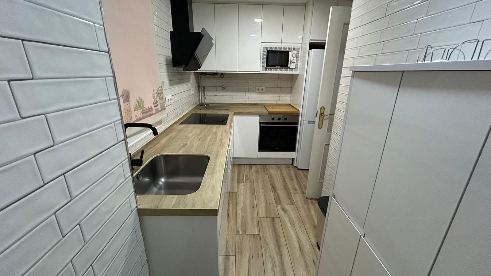 3 soverom Leilighet til leie i Sevilla by med svømmebasseng garasje - € 1 300 (Ref: 9873581)