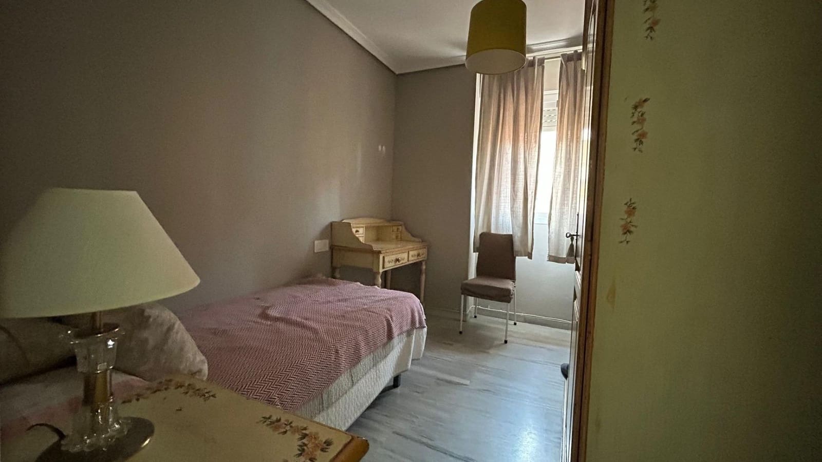 3 soverom Leilighet til leie i Sevilla by med svømmebasseng garasje - € 1 300 (Ref: 9873581)