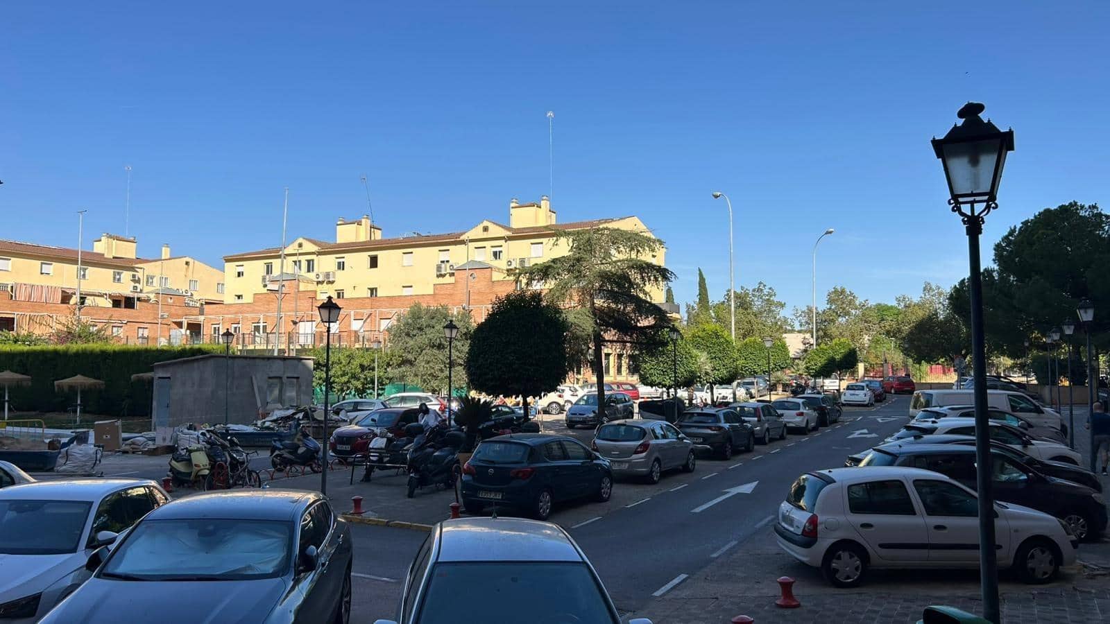 3 soverom Leilighet til leie i Sevilla by med svømmebasseng garasje - € 1 300 (Ref: 9873581)
