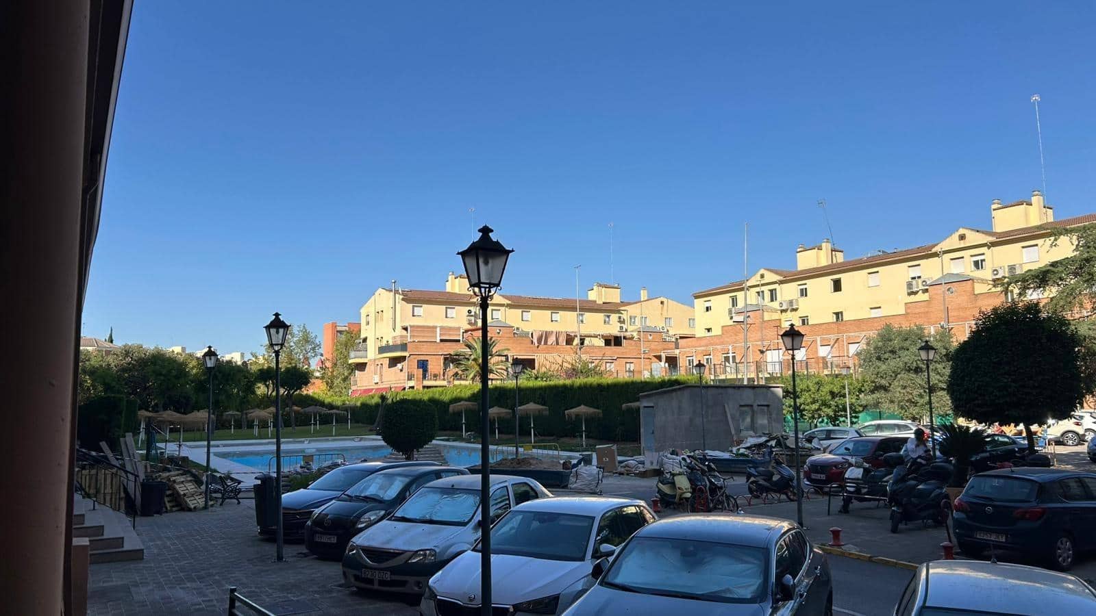 3 soverom Leilighet til leie i Sevilla by med svømmebasseng garasje - € 1 300 (Ref: 9873581)