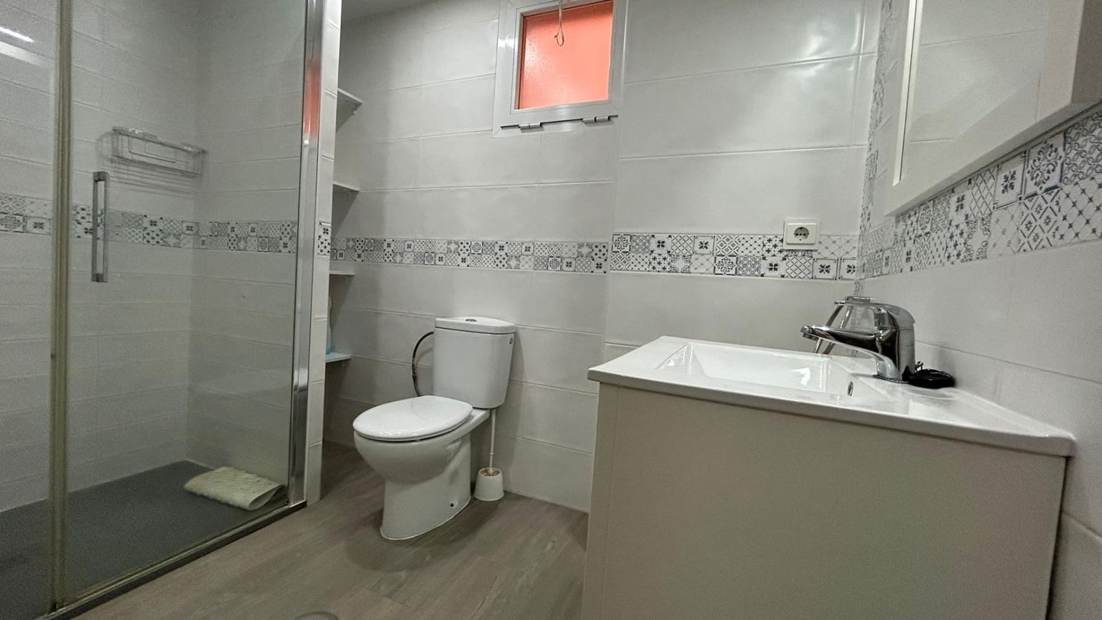 3 soverom Leilighet til leie i Sevilla by med svømmebasseng garasje - € 1 300 (Ref: 9873581)