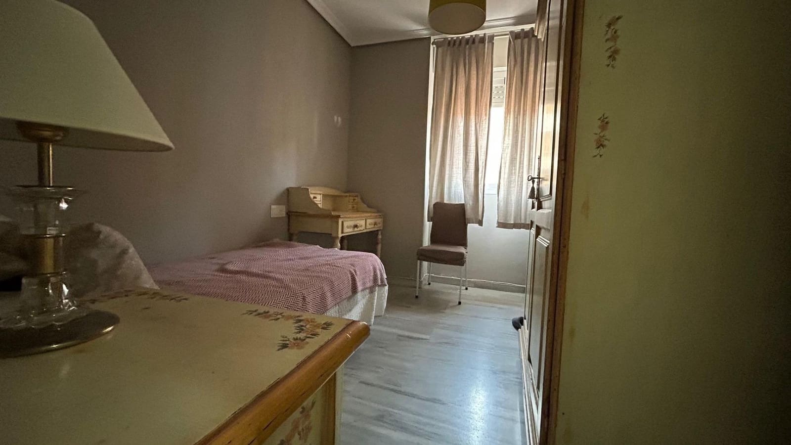 3 soverom Leilighet til leie i Sevilla by med svømmebasseng garasje - € 1 300 (Ref: 9873581)