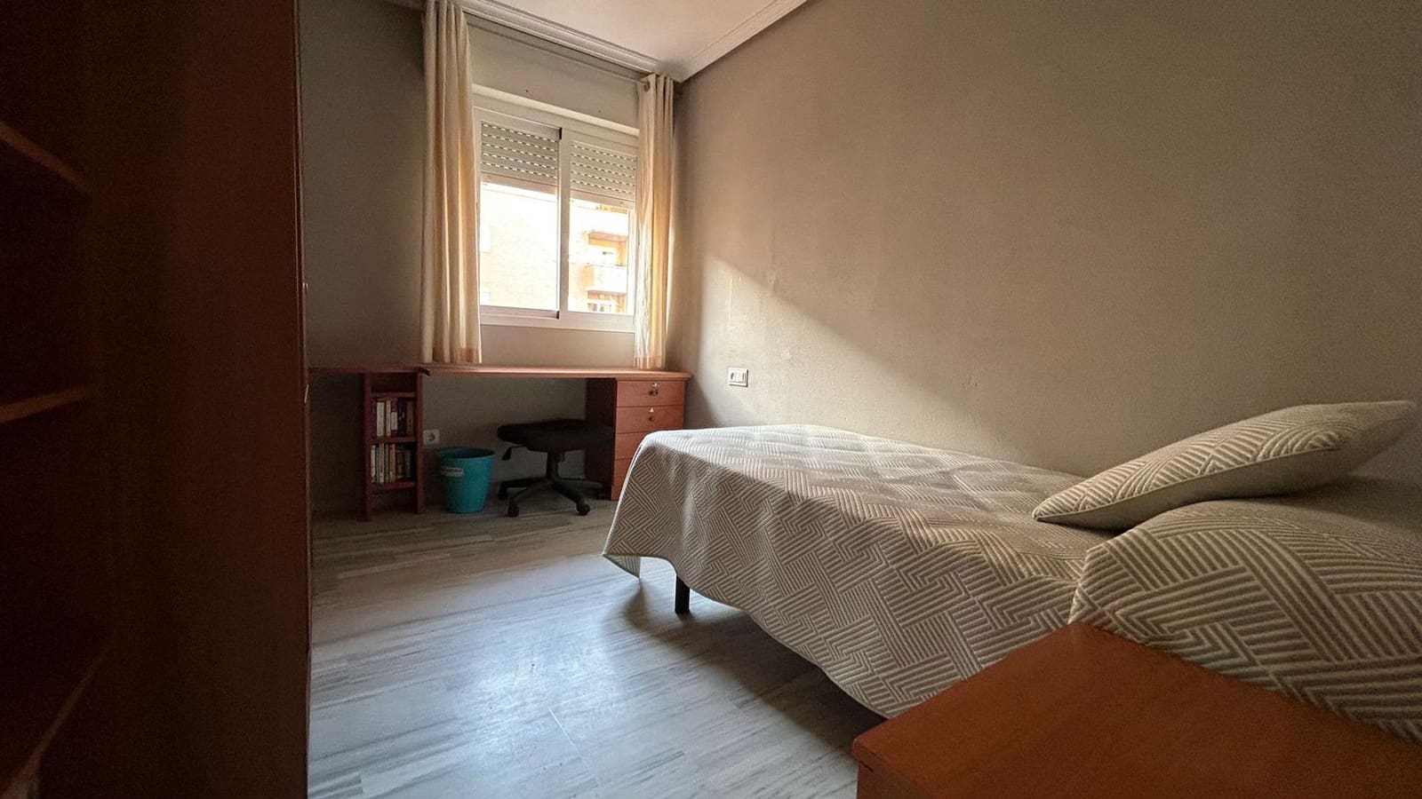 3 soverom Leilighet til leie i Sevilla by med svømmebasseng garasje - € 1 300 (Ref: 9873581)