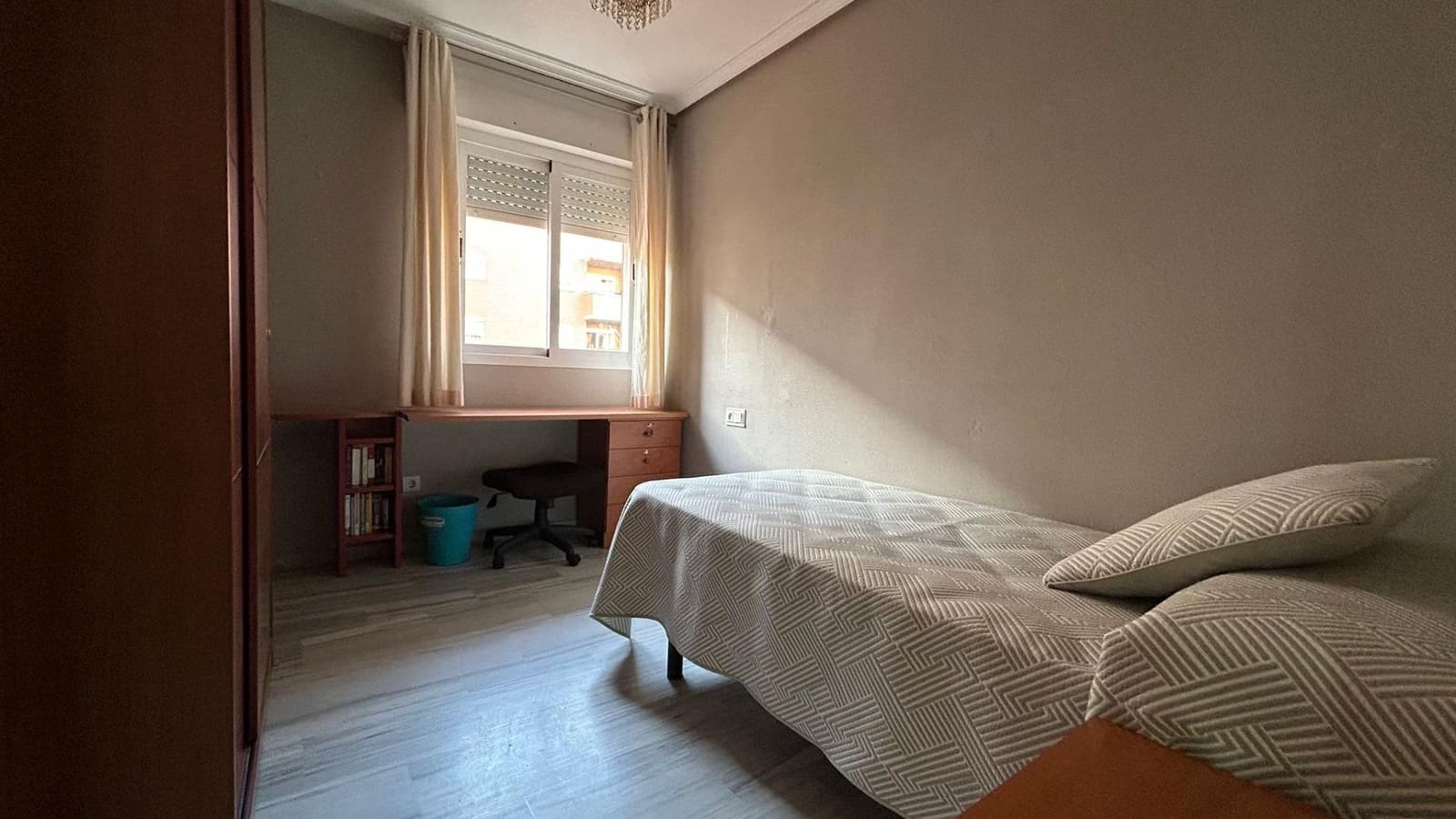 3 soverom Leilighet til leie i Sevilla by med svømmebasseng garasje - € 1 300 (Ref: 9873581)