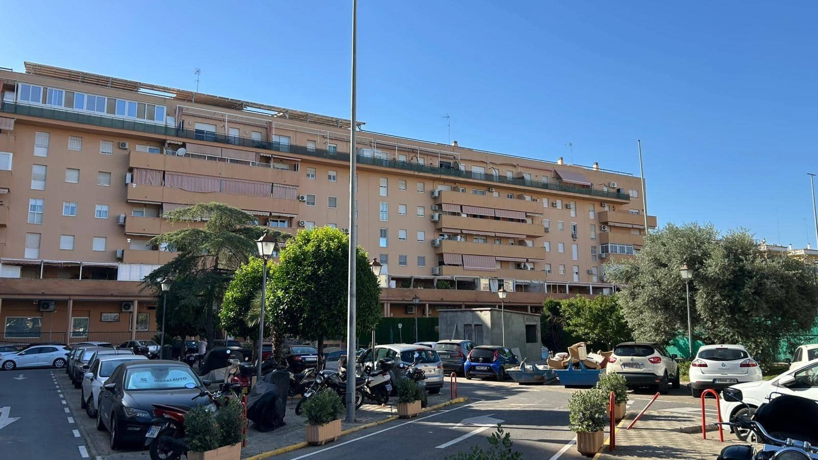 3 soverom Leilighet til leie i Sevilla by med svømmebasseng garasje - € 1 300 (Ref: 9873581)
