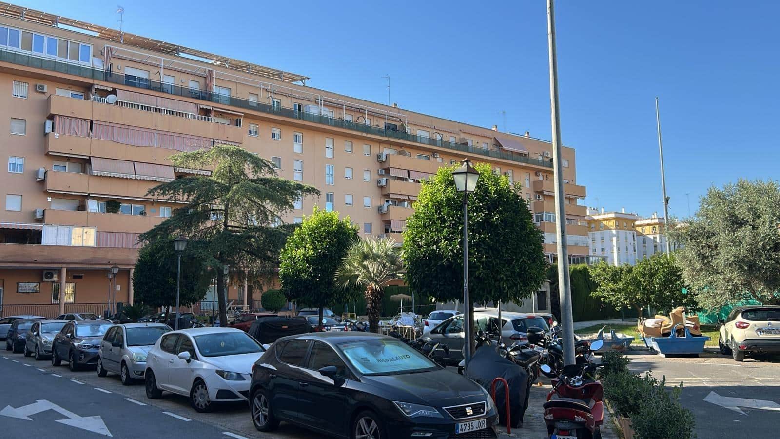 3 soverom Leilighet til leie i Sevilla by med svømmebasseng garasje - € 1 300 (Ref: 9873581)