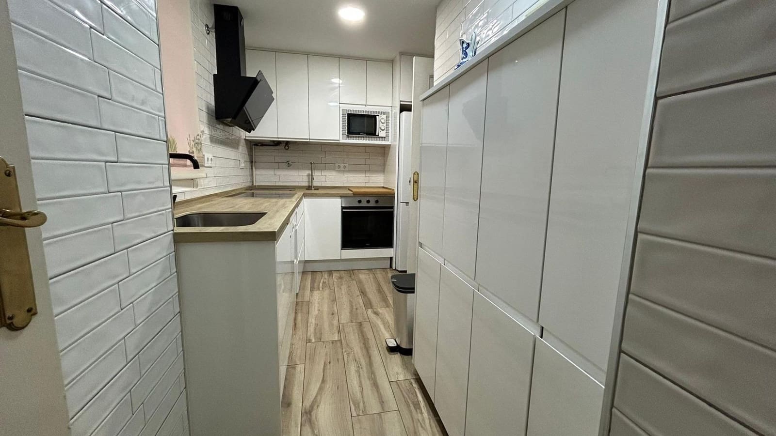 3 soverom Leilighet til leie i Sevilla by med svømmebasseng garasje - € 1 300 (Ref: 9873581)